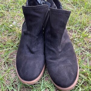 Comfy Black Boots - Women’s Size 7, Great Condition!